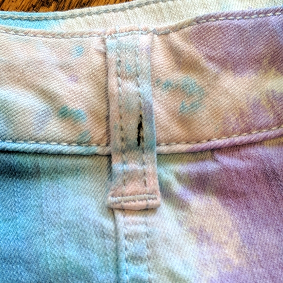 BLACKHEART purple/blue tie-dye High Rise V-stitch denim shorts HOT TOPIC… - Picture 14 of 14